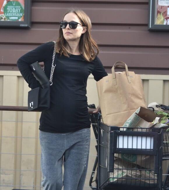 Exclusif - Natalie Portman (enceinte) fait ses courses à Los Feliz le 12 novembre 2016