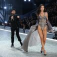Bella Hadid et The Weeknd - Défilé Victoria's Secret Paris 2016 au Grand Palais à Paris, le 30 novembre 2016. © Cyril Moreau/Bestimage