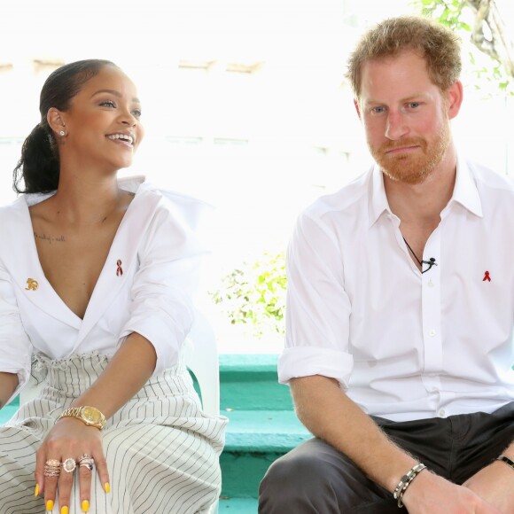 Le prince Harry et Rihanna font un test HIV ensemble au square des héros à Bridgetown, La Barbade le 1er décembre 2016.