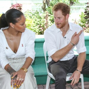 Le prince Harry et Rihanna font un test HIV ensemble au square des héros à Bridgetown, La Barbade le 1er décembre 2016.