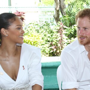 Le prince Harry et Rihanna font un test HIV ensemble au square des héros à Bridgetown, La Barbade le 1er décembre 2016.