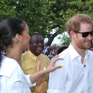 Le prince Harry et Rihanna font un test HIV ensemble au square des héros à Bridgetown, La Barbade le 1er décembre 2016.