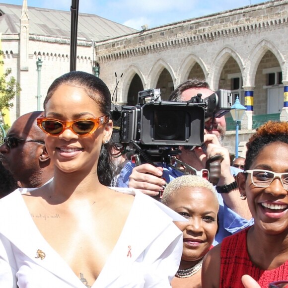 Le prince Harry et Rihanna font un test HIV ensemble au square des héros à Bridgetown, La Barbade le 1er décembre 2016.