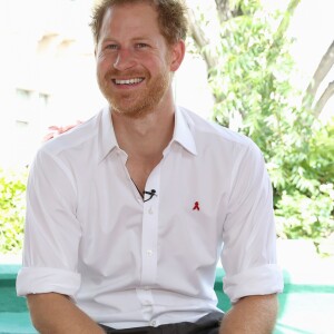 Le prince Harry et Rihanna font un test HIV ensemble au square des héros à Bridgetown, La Barbade le 1er décembre 2016.