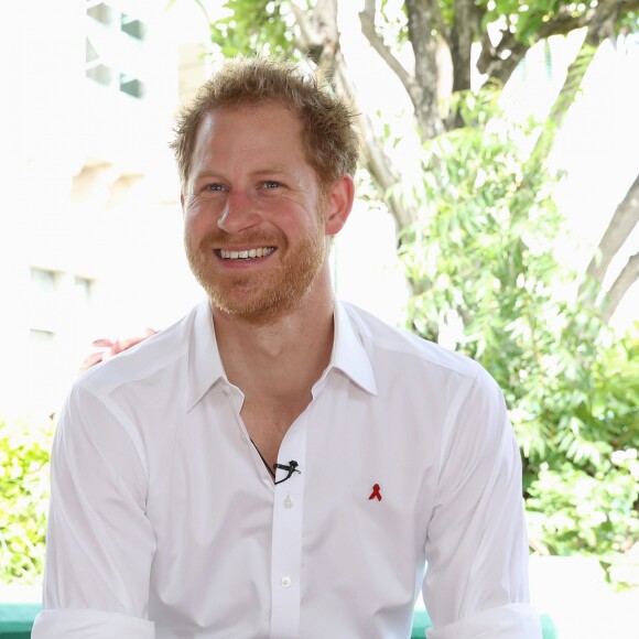 Le prince Harry et Rihanna font un test HIV ensemble au square des héros à Bridgetown, La Barbade le 1er décembre 2016.