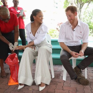 Le prince Harry et Rihanna font un test HIV ensemble au square des héros à Bridgetown, La Barbade le 1er décembre 2016.