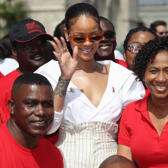 Le prince Harry et Rihanna font un test HIV ensemble au square des héros à Bridgetown, La Barbade le 1er décembre 2016.