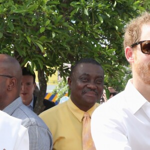 Le prince Harry et Rihanna font un test HIV ensemble au square des héros à Bridgetown, La Barbade le 1er décembre 2016.