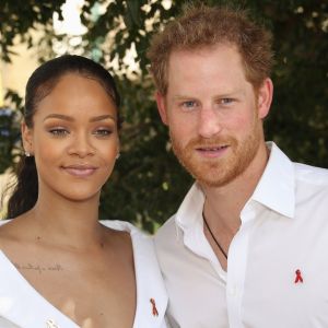 Le prince Harry et Rihanna font un test HIV ensemble au square des héros à Bridgetown, La Barbade le 1er décembre 2016.