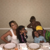 Mariah Carey, Nick Cannon et leurs enfants Monroe et Moroccan fêtent Thanksgiving à Honolulu. Photo publiée sur Instagram à la fin du mois de novembre 2016