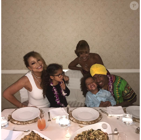 Mariah Carey, Nick Cannon et leurs enfants Monroe et Moroccan fêtent Thanksgiving à Honolulu. Photo publiée sur Instagram à la fin du mois de novembre 2016