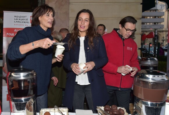 Inès de La Fressange et Zoé Félix - Lancement de la 6ème opération "Les goûters du coeur 2016 " (du 7 au 16 décembre 2016) au Café de la Paix, en soutient à l'association Mécénat Chirurgie Cardiaque, à Paris, France, le 7 décembre 2016. Inès de La Fressange est marraine de l'opération. © Giancarlo Gorassini/Bestimage
