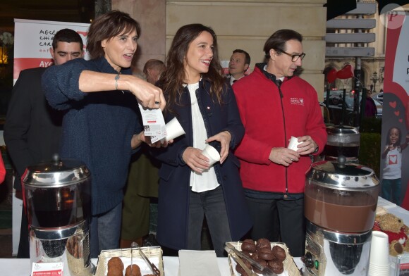 Inès de La Fressange et Zoé Félix - Lancement de la 6ème opération "Les goûters du coeur 2016 " (du 7 au 16 décembre 2016) au Café de la Paix, en soutient à l'association Mécénat Chirurgie Cardiaque, à Paris, France, le 7 décembre 2016. Inès de La Fressange est marraine de l'opération. © Giancarlo Gorassini/Bestimage