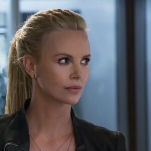 Charlize Theron dans Fast & Furious 8.