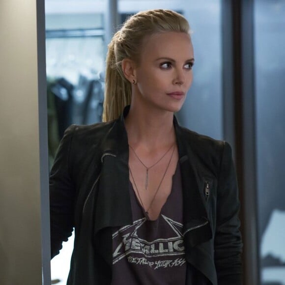 Charlize Theron dans Fast & Furious 8.