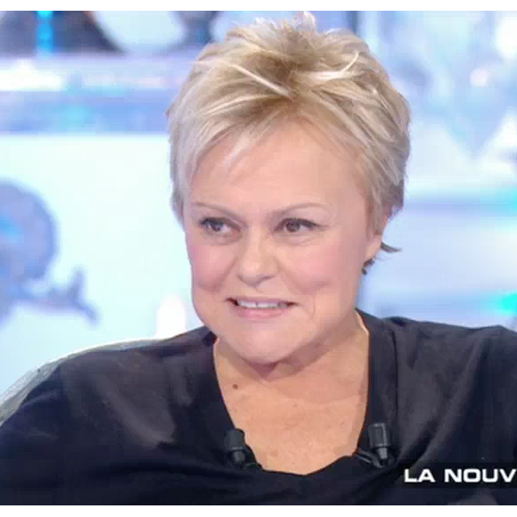 Muriel Robin évoque sa joie de vivre après avoir frôlé la mort. "Salut les terriens !" sur C8. Le 10 décembre 2016.