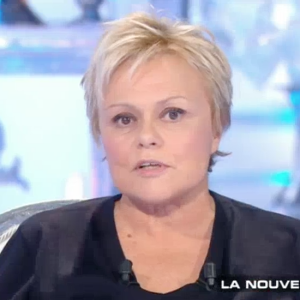 Muriel Robin évoque sa joie de vivre après avoir frôlé la mort. "Salut les terriens !" sur C8. Le 10 décembre 2016.