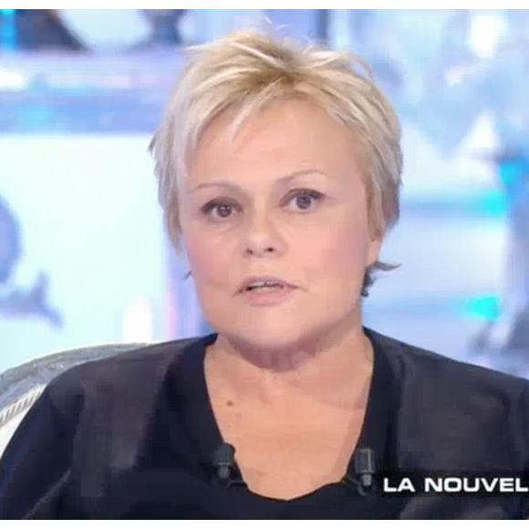 Muriel Robin évoque sa joie de vivre après avoir frôlé la mort. "Salut les terriens !" sur C8. Le 10 décembre 2016.