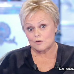 Muriel Robin évoque sa joie de vivre après avoir frôlé la mort. "Salut les terriens !" sur C8. Le 10 décembre 2016.