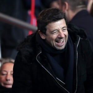 Patrick Bruel et Ary Abittan lors du match Paris Saint-Germain contre OGC Nice au Parc des Princes à Paris, France, le 11 décembre 2016.