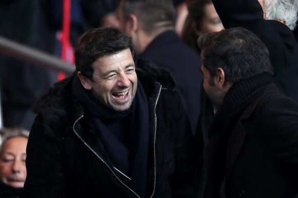 Patrick Bruel et Ary Abittan lors du match Paris Saint-Germain contre OGC Nice au Parc des Princes à Paris, France, le 11 décembre 2016.