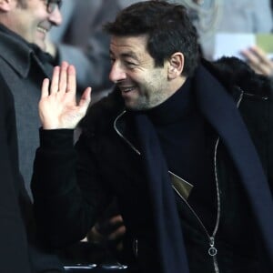 Patrick Bruel lors du match Paris Saint-Germain contre OGC Nice au Parc des Princes à Paris, France, le 11 décembre 2016.