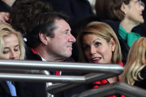 Christian Estrosi et sa femme Laura Tenoudji (Laura du Web) lors du match Paris Saint-Germain contre OGC Nice au Parc des Princes à Paris, France, le 11 décembre 2016.