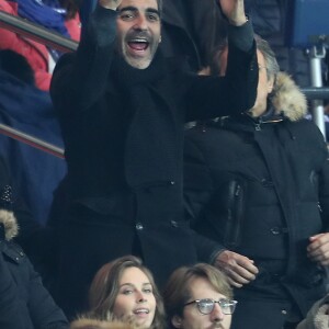 Ary Abittan, Ophélie Meunier et Mathieu Vergne lors du match Paris Saint-Germain contre OGC Nice au Parc des Princes à Paris, France, le 11 décembre 2016.