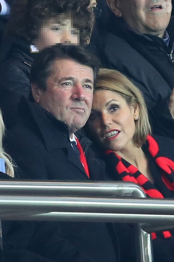 Laura Tenoudji (Laura du Web), son fils Milan et son mari Christian Estrosi lors du match Paris Saint-Germain contre OGC Nice au Parc des Princes à Paris, France, le 11 décembre 2016.