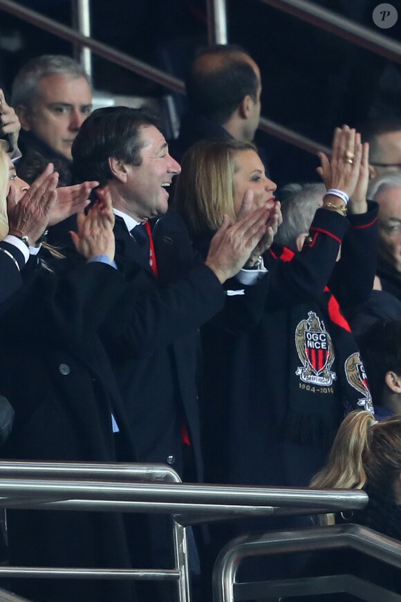 Christian Estrosi et sa femme Laura Tenoudji (Laura du Web) lors du match Paris Saint-Germain contre OGC Nice au Parc des Princes à Paris, France, le 11 décembre 2016.