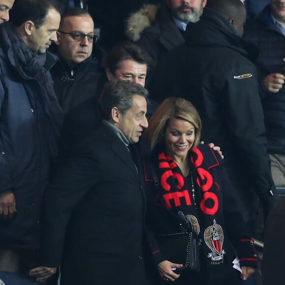 Nicolas Sarkozy, première sortie officielle après sa défaite à la primaire de la droite et du centre, Christian Estrosi et sa femme Laura Tenoudji (Laura du Web) lors du match Paris Saint-Germain contre OGC Nice au Parc des Princes à Paris, France, le 11 décembre 2016.