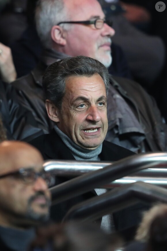 Nicolas Sarkozy, première sortie officielle après sa défaite à la primaire de la droite et du centre, lors du match Paris Saint-Germain contre OGC Nice au Parc des Princes à Paris, France, le 11 décembre 2016.
