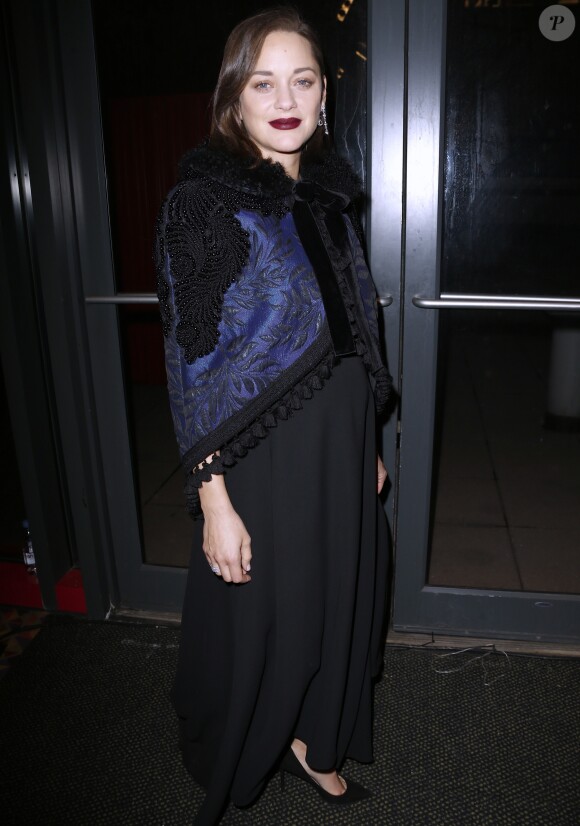 Marion Cotillard enceinte, avec des boucles d'oreilles Chopard - Avant-première du film Assassin's Creed' à l'AMC Empire à New York, le 13 décembre 2016
