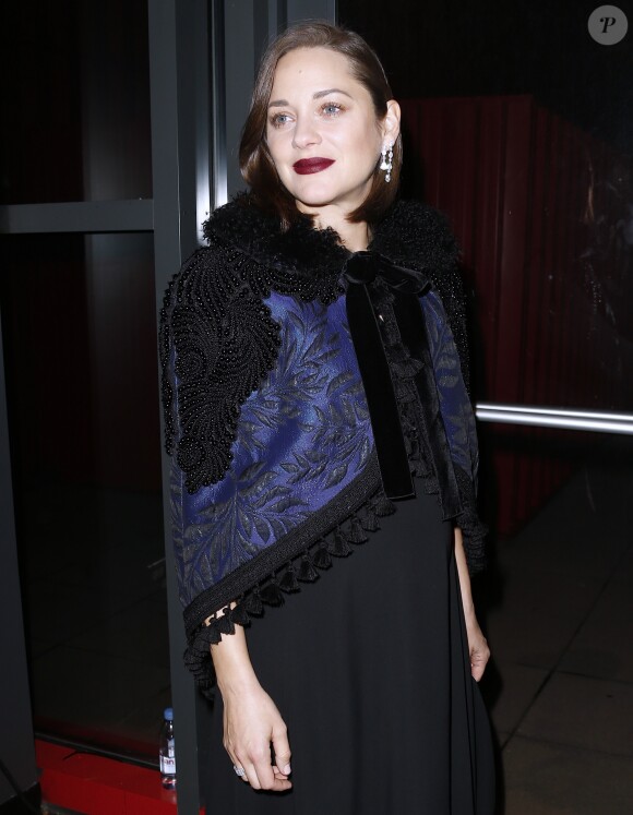 Marion Cotillard enceinte, avec des boucles d'oreilles Chopard - Avant-première du film Assassin's Creed' à l'AMC Empire à New York, le 13 décembre 2016