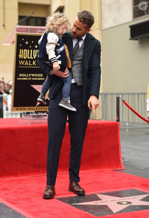 Ryan Reynolds et sa fille James à Hollywood, le 15 décembre 2016
