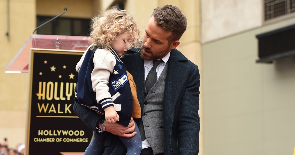 Ryan Reynolds Et Sa Fille James à Hollywood Le 15 Décembre 2016 Purepeople 