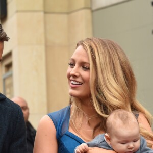 Ryan Reynolds avec sa femme Blake Lively et leurs deux filles. L'acteur a reçu son étoile sur le Walk of Fame à Hollywood, le 15 décembre 2016