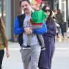 Exclusif - David Arquette et sa femme Christina McLarty enceinte emmènent leur fils Charlie à une pièce de théâtre de Noël pour enfants à West Hollywood, le 14 décembre 2016
