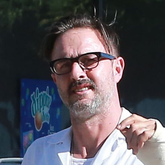 Exclusif - David Arquette, sa fille Coco et une amie sont allés déjeuner, puis ont mangé une glace à la sortie du restaurant à West Hollywood. Le 16 juillet 2015