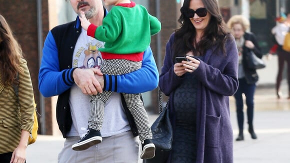 David Arquette : Un homme heureux avec son fils Charlie et son épouse, enceinte