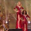 Les 30 candidates défilent en rouge et doré pour le titre de Miss France 2017 - Concours Miss France 2017. Sur TF1, le 17 décembre 2016.