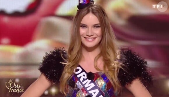 Miss Normandie 2016 : Esther Houdement - Les candidates en lutin sexy de Noël pour le titre de Miss France 2017 - Concours Miss France 2017. Sur TF1, le 17 décembre 2016. 