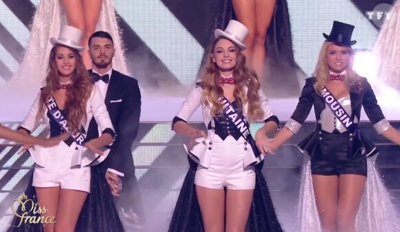 Les candidates en costume sexy pour le titre de Miss France 2017 - Concours Miss France 2017. Sur TF1, le 17 décembre 2016. 