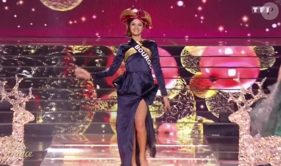 Miss Bourgogne 2016 : Naomi Bailly - Les 30 candidates pour le titre de Miss France 2017 en tenue régionale - Concours Miss France 2017. Sur TF1, le 17 décembre 2016. 