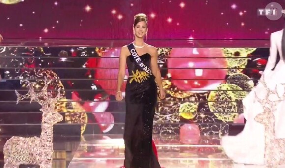 Miss Côte d'Azur 2016 : Jade Scotte - Les 30 candidates pour le titre de Miss France 2017 en tenue régionale - Concours Miss France 2017. Sur TF1, le 17 décembre 2016. 