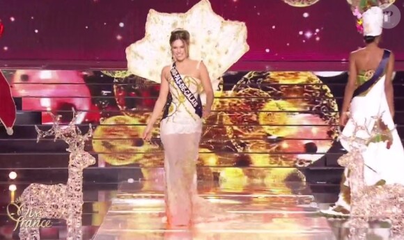 Miss Nord Pas-de-Calais 2016 : Laurine Maricau - Les 30 candidates pour le titre de Miss France 2017 en tenue régionale - Concours Miss France 2017. Sur TF1, le 17 décembre 2016. 