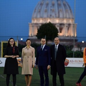 La princesse Victoria et le prince Daniel de Suède visitent le projet de l'As Roma pour les enfants handicapés à Rome, le 15 décembre 2016.15/12/2016 - Rome