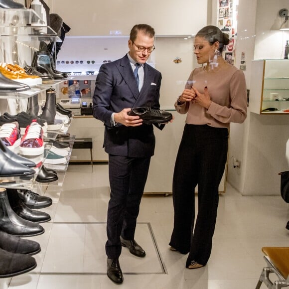 La princesse Victoria de Suède et le prince Daniel visitent un concept store suédois à Milan le 16 décembre 2016. 16/12/2016 - Milan