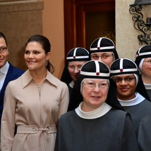 La princesse Victoria et le prince Daniel de Suède rencontrent les religieuses de l'Ordre du Saint-Sauveur à Rome, le 15 décembre 2016, lors de leur déplacement à Rome.15/12/2016 - Rome