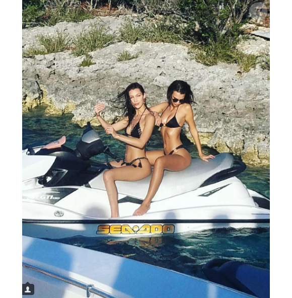 Emily Ratajkowski en vacances aux Bahamas avec Bella Hadid. Photo postée sur Instagram en décembre 2016.